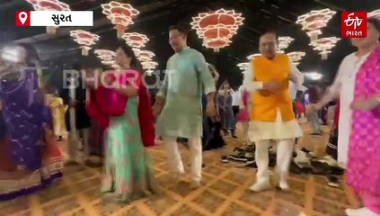 સુરત પોલીસ પરિવારે પ્રી-નવરાત્રિનું આયોજન કર્યું, પોલીસકર્મીઓ ટ્રેડિશનલ ડ્રેસમાં ગરબે ઘૂમ્યા