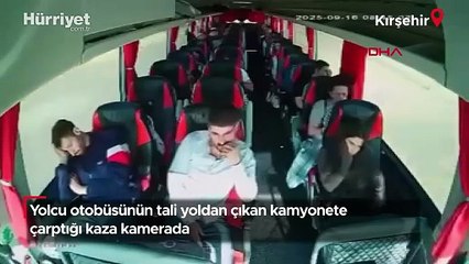 Yolcu otobüsünün tali yoldan çıkan kamyonete çarptığı kaza kamerada!