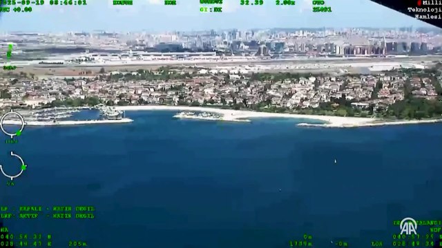 İnsansız hava aracı Bayraktar TB3 ile Akıncı, TEKNOFEST İstanbul'da gösteri uçuşu gerçekleştirdi.