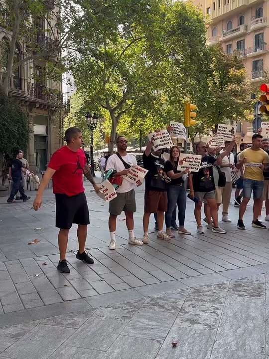 Protesta de la Policía Local de Sant Adrià en la Diputació