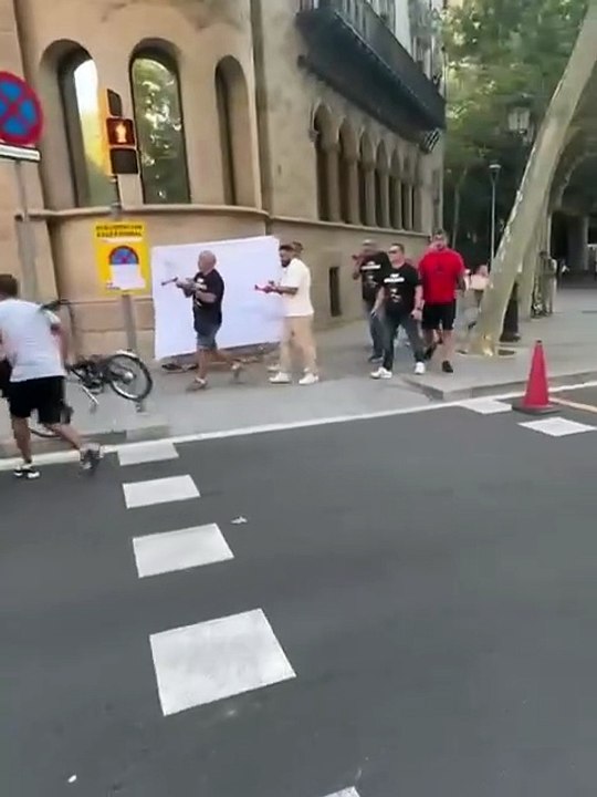 Protesta de la Policía Local de Sant Adrià en la Diputació