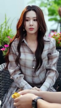 (1) After the divorce, they met again two years later. He was filled with resentment and made things difficult for her, forcing her to lose face. But when she turned away and sneered, no longer nostalgic, he begged with red eyes and humbly admitted that h