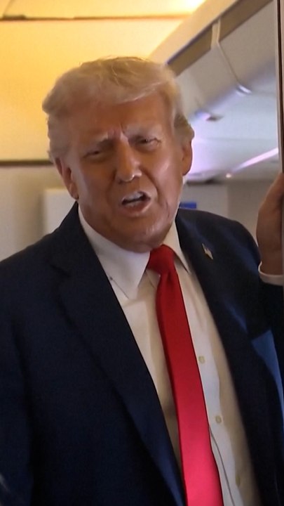 Trump sugiere que se le debería retirar la licencia a las cadenas privadas que le den “mala prensa”