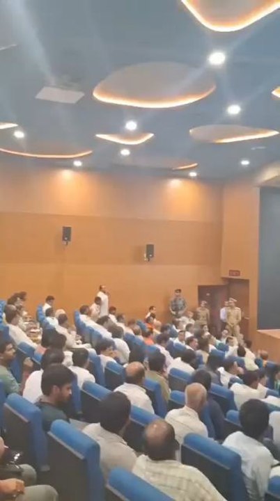 #GREATERNOIDA:- BJP कार्यकर्ता का छलका दर्द,डिप्टी सीएम बृजेश पाठक के सामने लगाए संगठन में गुटबाजी और शोषण के आरोप,कार्यकर्ता बोले मेरी पत्नी पर भी दर्ज किया गया फर्जी मुकदमा,15 सितंबर को GBU में हुई थी बैठक, अब वीडियो हो रहा है जमकर वायरल #CMYogi