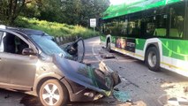 San Donato Milanese, auto contro bus: grave una 42enne