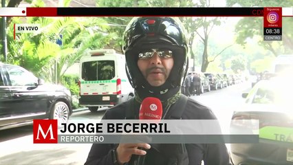 Mark Carney sale de hotel para dirigirse a una reunión privada en la embajada de Canadá en México