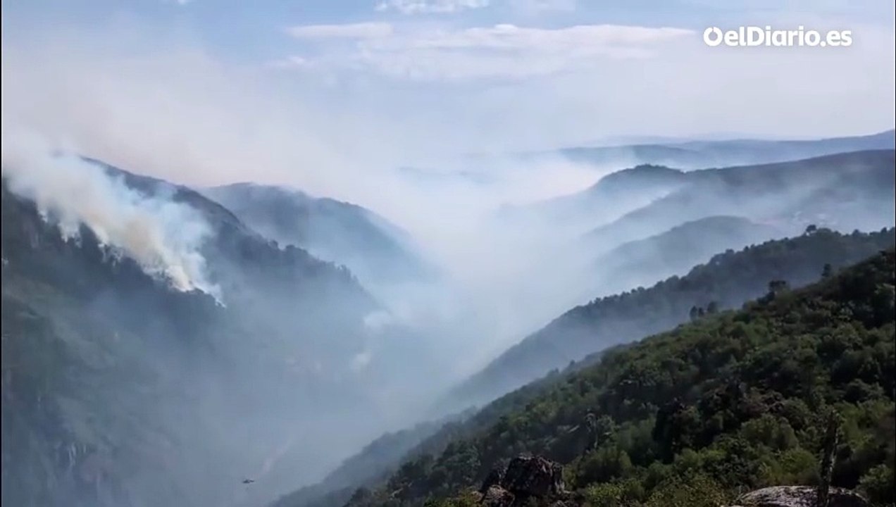 Un incendio arde sin control en la Ribeira Sacra