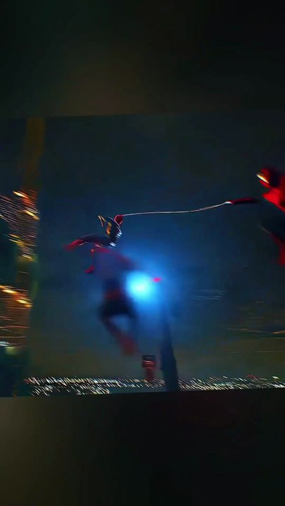 Why only Tobey Maguire Spiderman shoot Web Form Both Hands