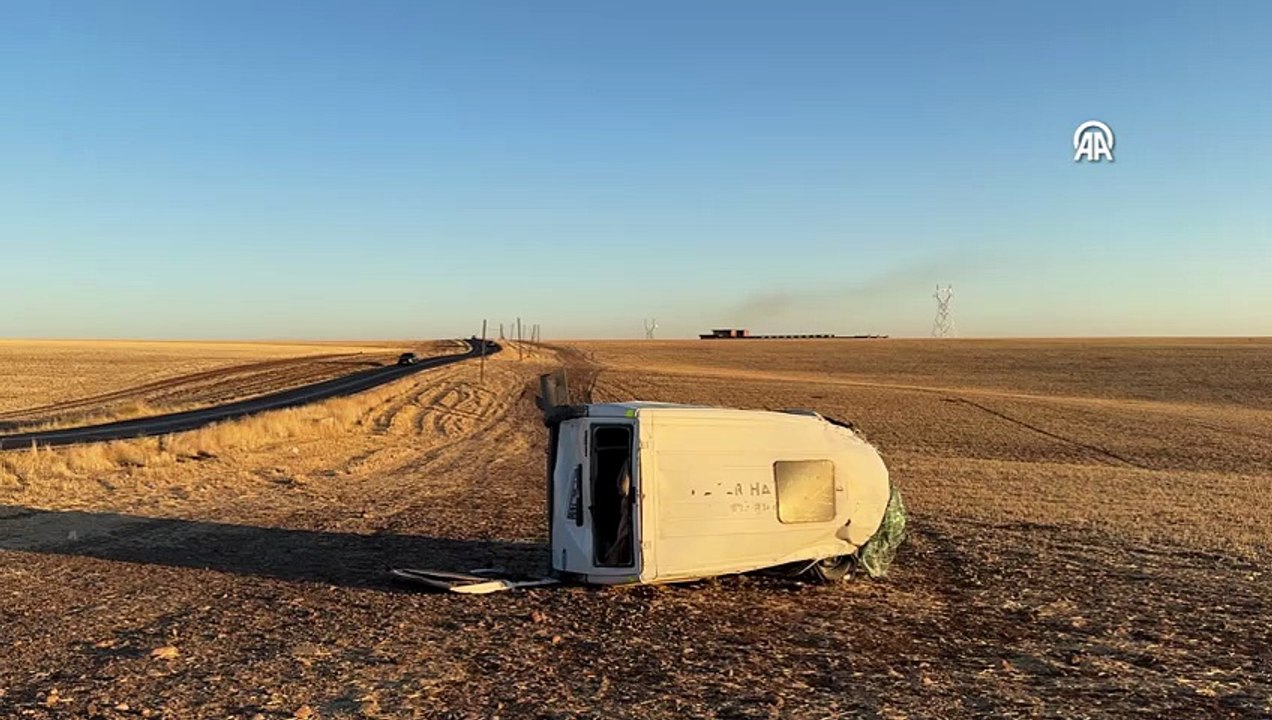 Diyarbakır'da otomobil ile servis çarpıştı: 8 öğrenci yaralandı