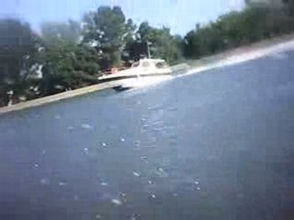 jet ski sur le rhone , saut derrière un bateau....