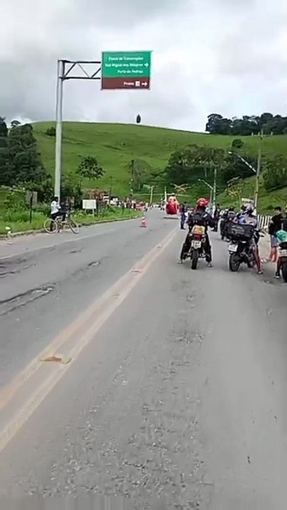 Grave Acidente na AL-105 em Passo de Camaragibe Deixa Vítima Presa às Ferragens