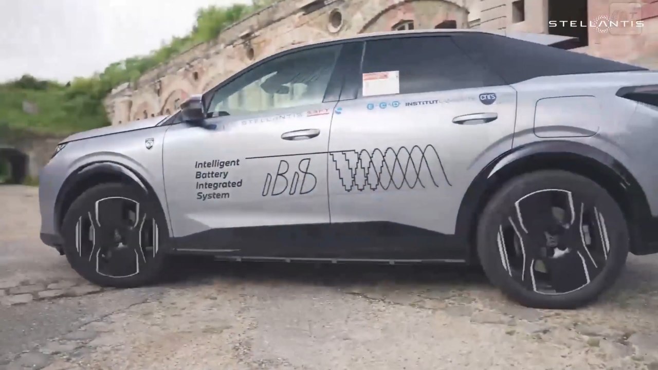 IBIS im neuen Peugeot E-3008: So funktioniert die Batterie-Innovation!