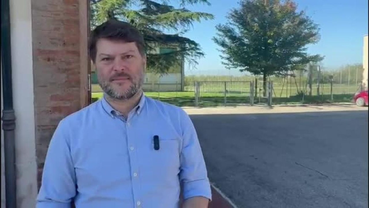 Viaggio a Traversara (Ravenna) un anno dopo l'alluvione: «C'era mezzo metro di fango, il campo da calcio una discarica. Ora con qualche ritardo ci stiamo risollevando»