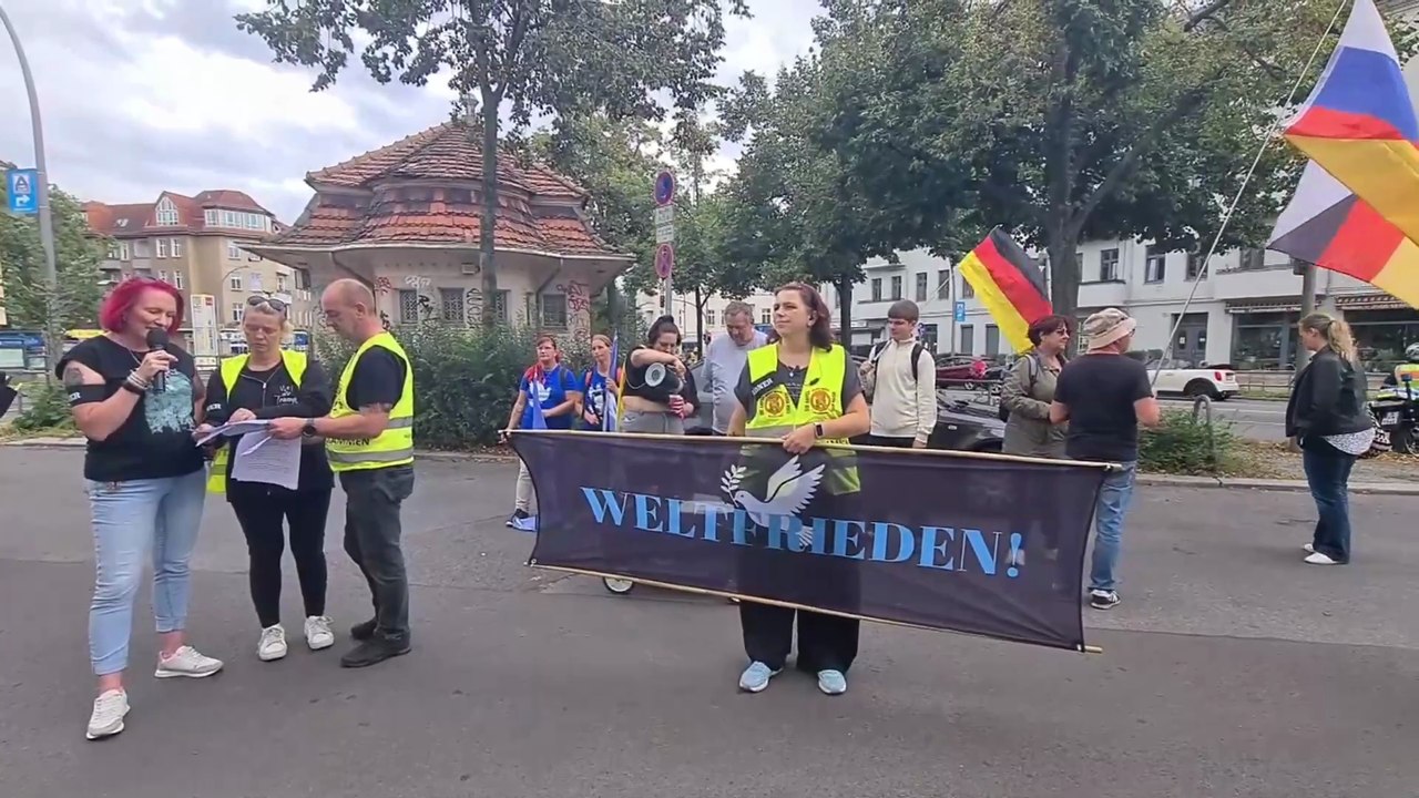13.09.2025 - Friedens-Demo mit Autokorso in Pankow - Berlin