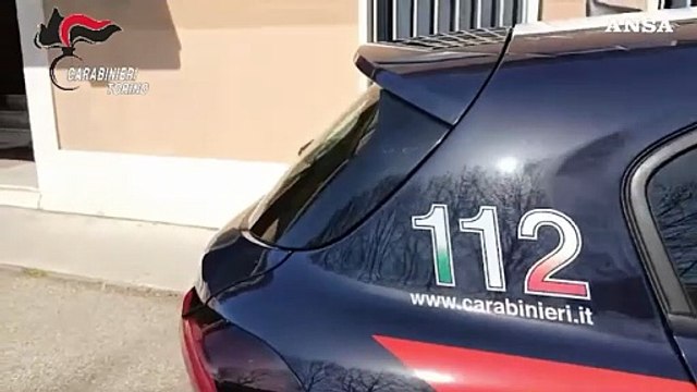 Uomo ferito a colpi di pistola durante un agguato, quattro fermi nel Torinese