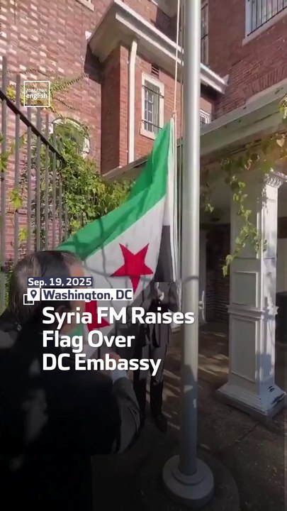 Syrian  FM  raises his country’s flag over the embassy building in the US capital Washington.