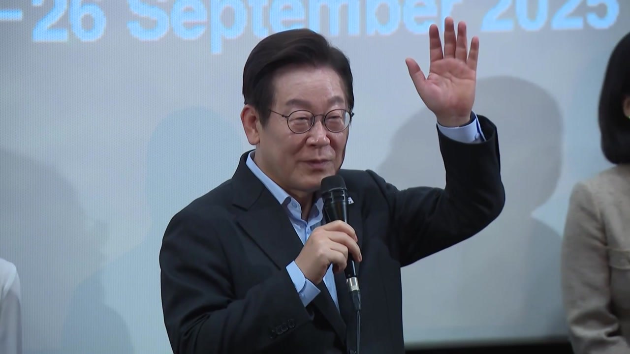 이 대통령 부부, [극장의 시간들] 관람..."영화 산업 충분히 지원" / YTN