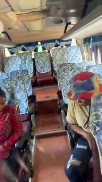 Ejército detiene cobrador de autobús en el que viajaban indocumentados en San Juan de la Maguana