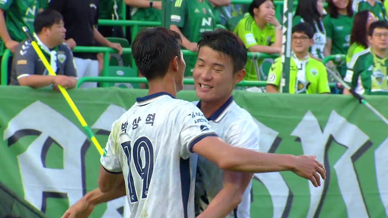 김천, 선두 전북 제압...전북, 전주 홈에서 반 년 만에 패배 / YTN