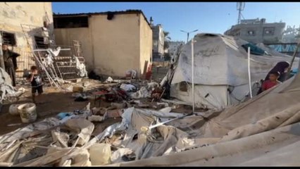 Attacchi su Gaza City, colpita un'area con le tende per gli sfollati