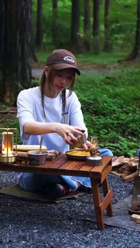 レシピは本文へ⬇️ LA Gaa サクッと！食感の揚げバナナです チョコソースとシナモンをトッピング😋 トッピングはお好みで 生クリームや他のものでも 【 サクサク揚げバナナ 】 材料 ・バナナ 1本 ・コーンフレーク　適量 ・チョコソース 適量 ・シナモン 適量 ・油 適量 ☆薄力粉 大さじ2 ☆卵 1個 ☆牛乳 大さじ1 作り方 ①☆を全て混ぜ、コーンフレークを適度に砕く。 ②バナナを一口大に切り 混ぜた