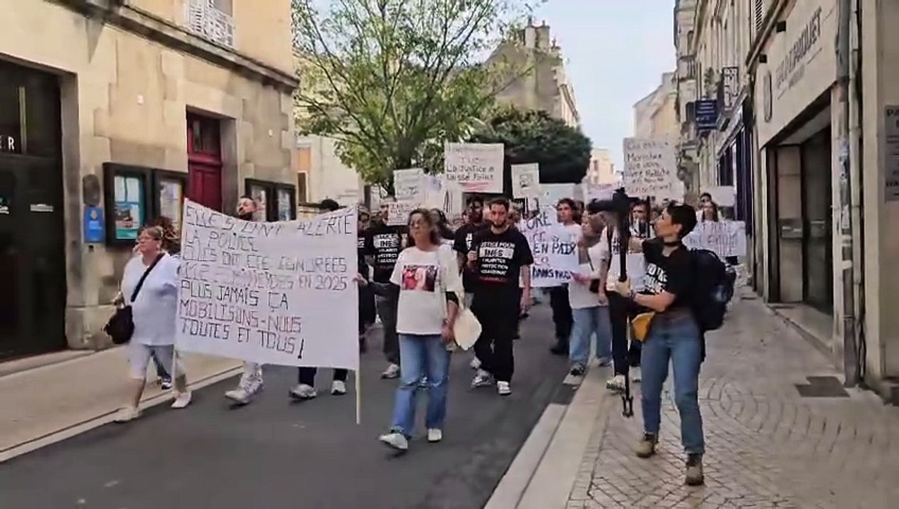 Poitiers : marche blanche en hommage à Inès, tu...