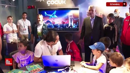 Ticaret Bakanı Bolat, TEKNOFEST stantlarını gezdi