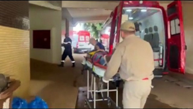 Menina de 15 anos fica ferida após colisão na Avenida Tito Muffato