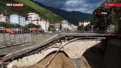 Artvin'de sel tarihi köprüyü yıktı