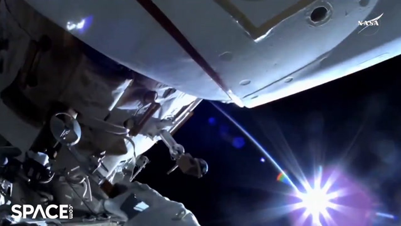Time-Lapse: NASA Astronaut Suni Williams Sees Orbital Sunrise During Spacewalk