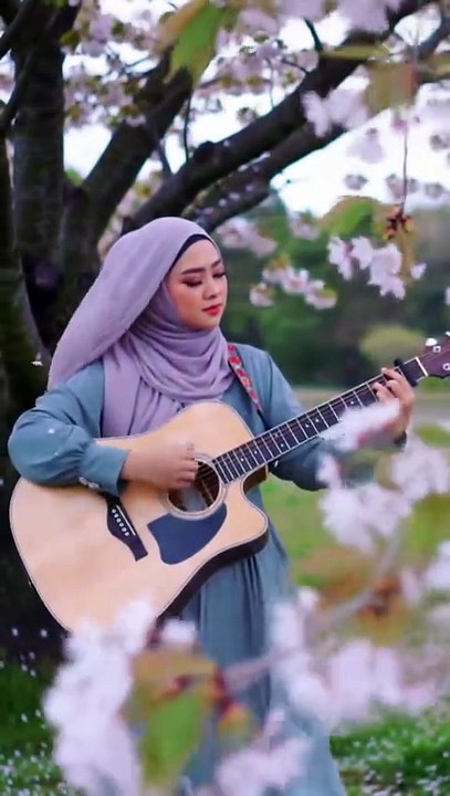 Calm Acoustic Story 🌸 | #muslimah #shorts #guitarshorts