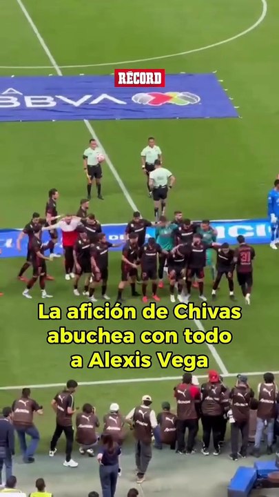 LE DAN CON TODO 💥👹 Los chivahermanos no perdonan y abuchean con todo a Alexis Vega en su presentación