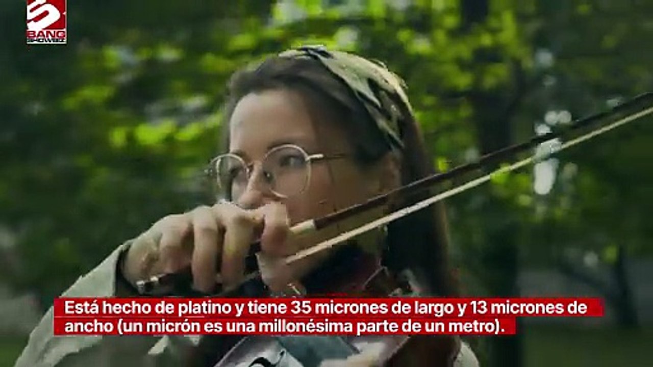 Crean un violín tan pequeño, que cabe en un trozo de cabello humano