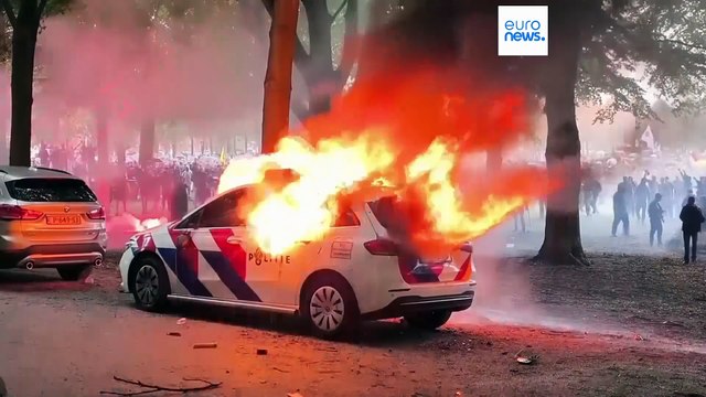 Une manifestation anti-immigration à La Haye vire au chaos, quelques semaines avant les élections