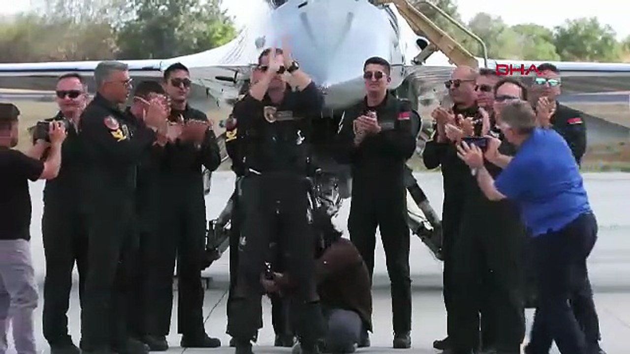 İstanbul - SOLOTÜRK ekip lideri Yarbay Murat Bakıcı: Gençler hayallerinin peşinden koşsun