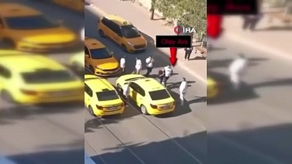Taksiciler ''yolcu kapma'' kavgasında birbirine girdi