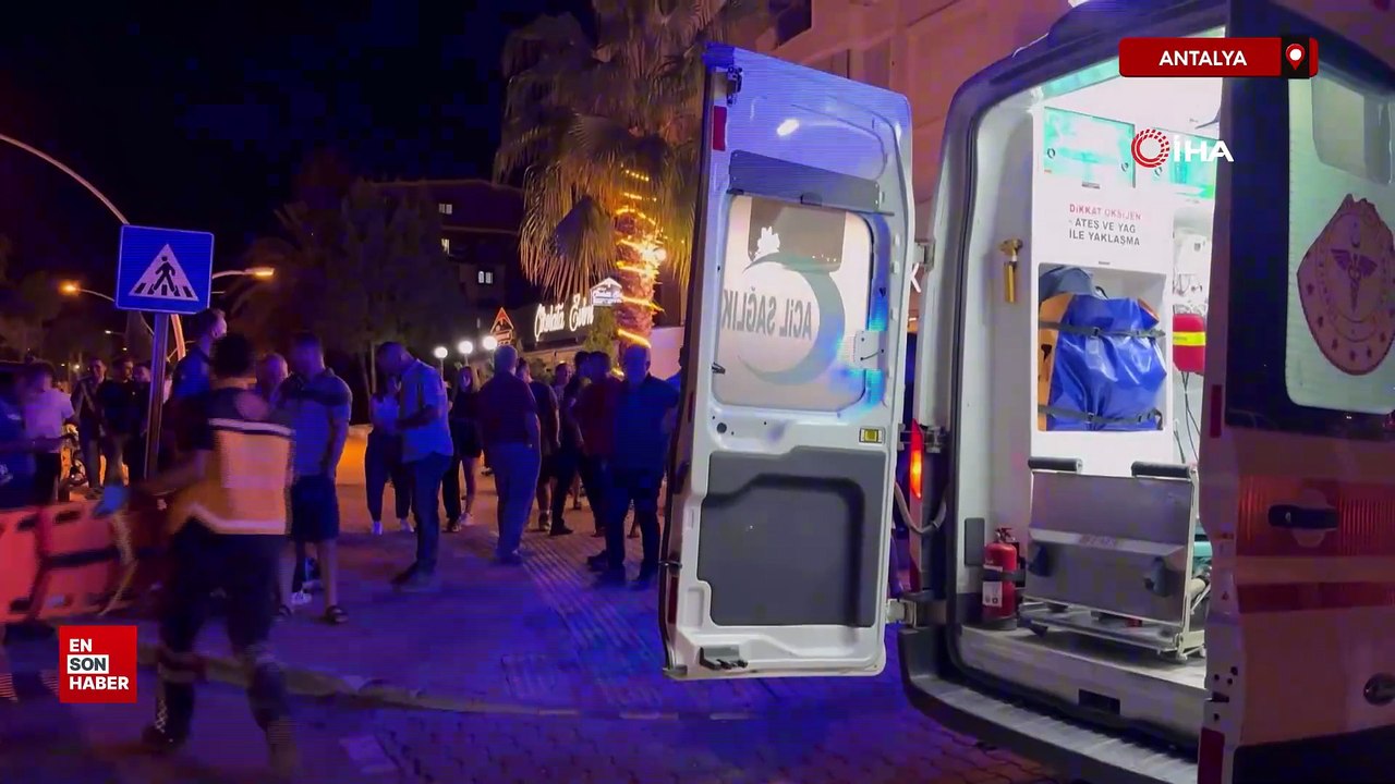 Antalya'da otomobille çarpışan motosiklet sürücüsü kaldırıma savruldu