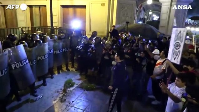 Peru', scontri a Lima durante le proteste antigovernative