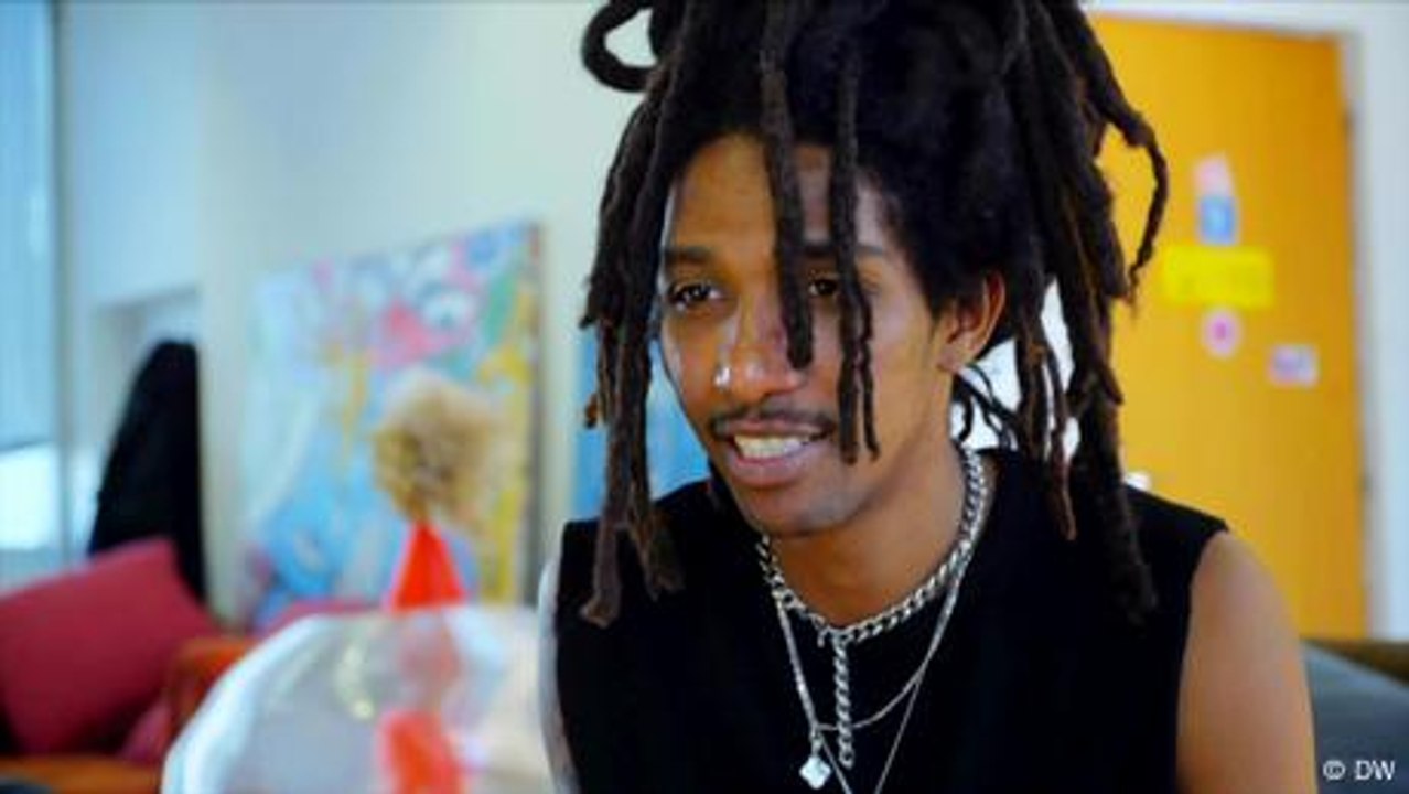 Red Longo – vom Adoptivkind zum gefeierten Künstler