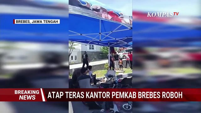 Panik! 3 Orang Terjebak Reruntuhan Atap Teras Kantor Pemkab yang Roboh