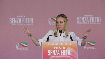 Meloni dal palco di Fenix: «Le minacce si moltiplicano ma non abbiamo paura»