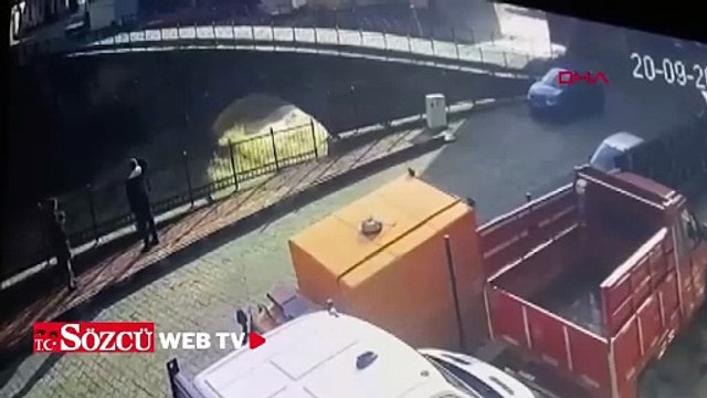 Tarihi köprünün yıkılma anı kamerada