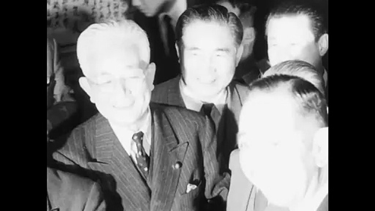【昭和の日本】暴走したデモ隊が国会議事堂を占拠！日米安保改定阻止を叫ぶ2万7000人の群衆が殺到し警察官と揉み合いに｜負傷者300人以上｜学生運動