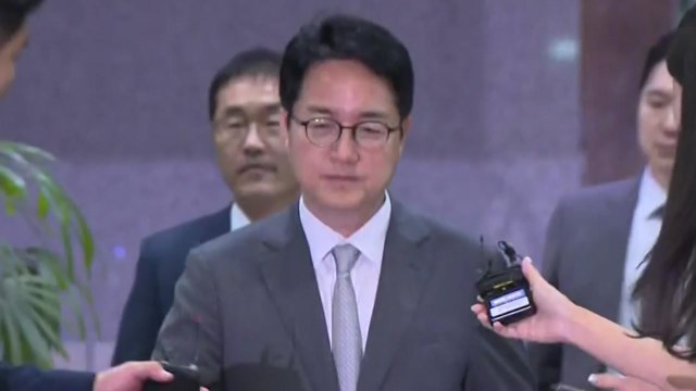 심우정 17시간 반 만에 귀가...특검, 즉시항고 포기 등 조사 / YTN