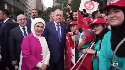 Cumhurbaşkanı Erdoğan, ABD'deki Türkevi'ne girişinde sevgi gösterileriyle karşılandı