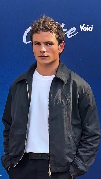 Culte-2Be3 débarque au @festivaldelafiction ! Un moment unique pour rencontrer @simonymusique, @hyrrro et @judasmarin7, les trois acteurs qui redonnent vie au mythique boys band français. Plongée dans les années 90, entre rêves, amitié, succès fulgurant