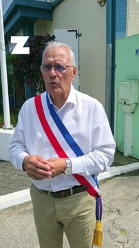Le drapeau palestinien levé par la mairie de Sainte-Suzanne, les gendarmes sur place