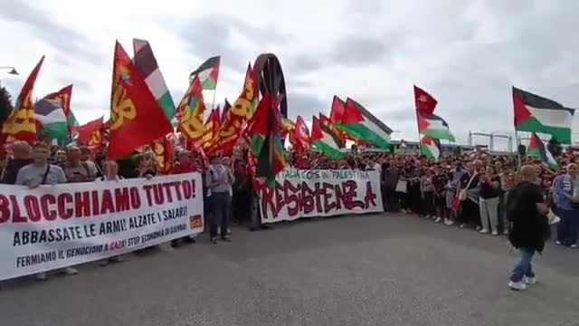 «Blocchiamo tutto per Gaza», il corteo dei sindacati di base a Firenze