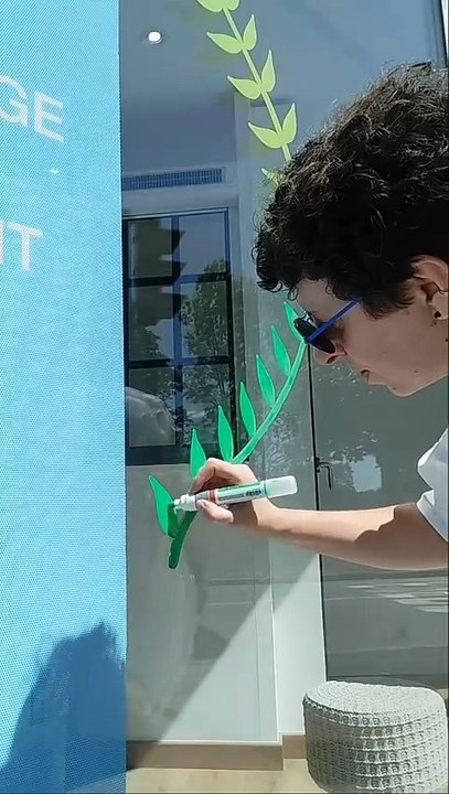 Peinture sur vitrine sur le thème de l'été