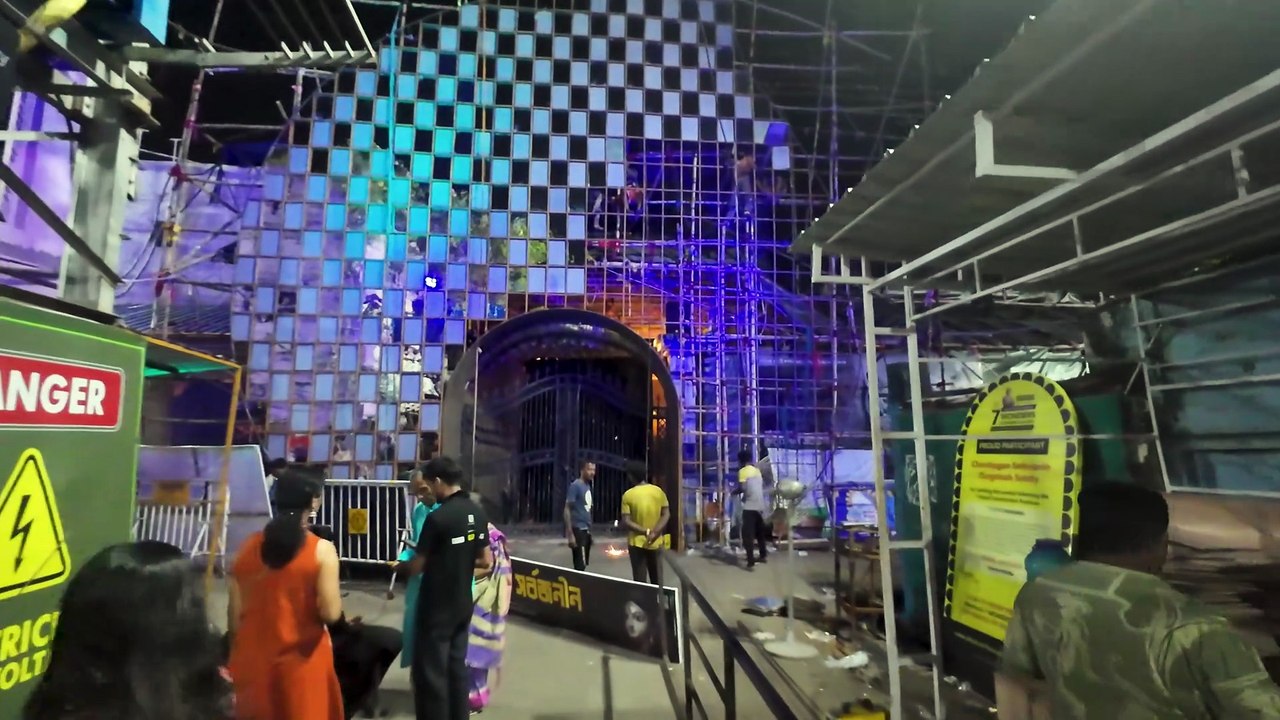 Chorebagan Sarbojonin - কলসি থেকে জল ঢালছে - Durga Puja Parikrama 2025 - পূজা প্যান্ডেল পরিক্রমা